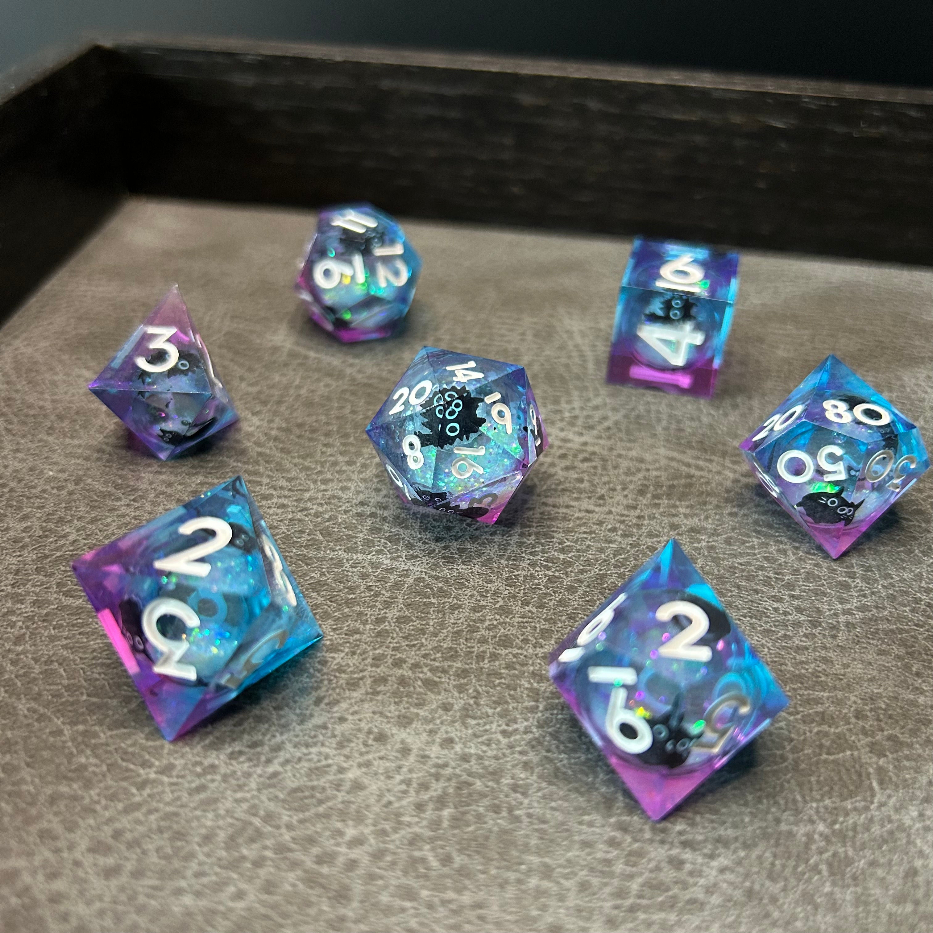 Black Cat Dice - DND Dice Zwarte Kat Blauw Roze
