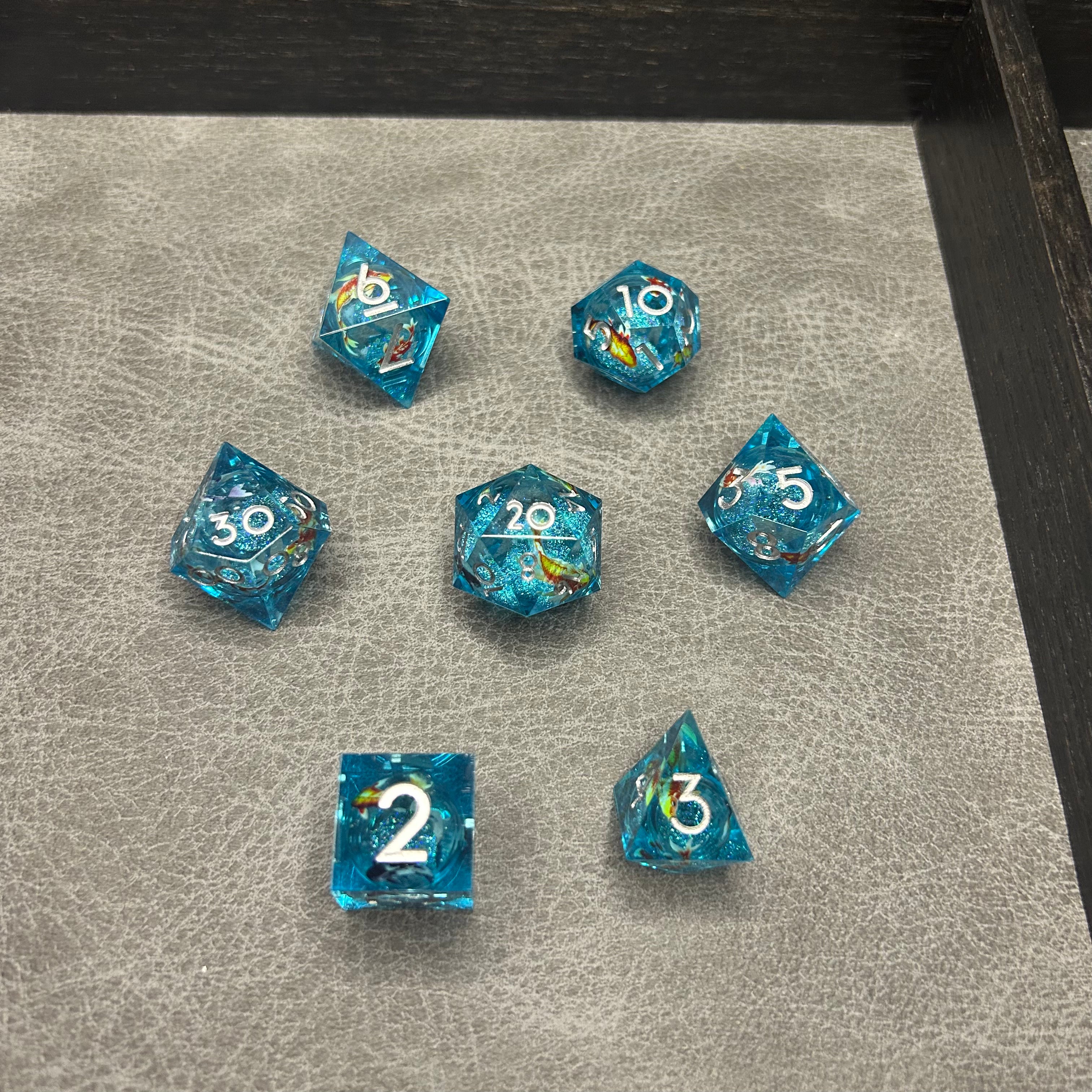 Koi Fish Dice - 7-delige DND Dobbelstenen Blauw Koi Glitter