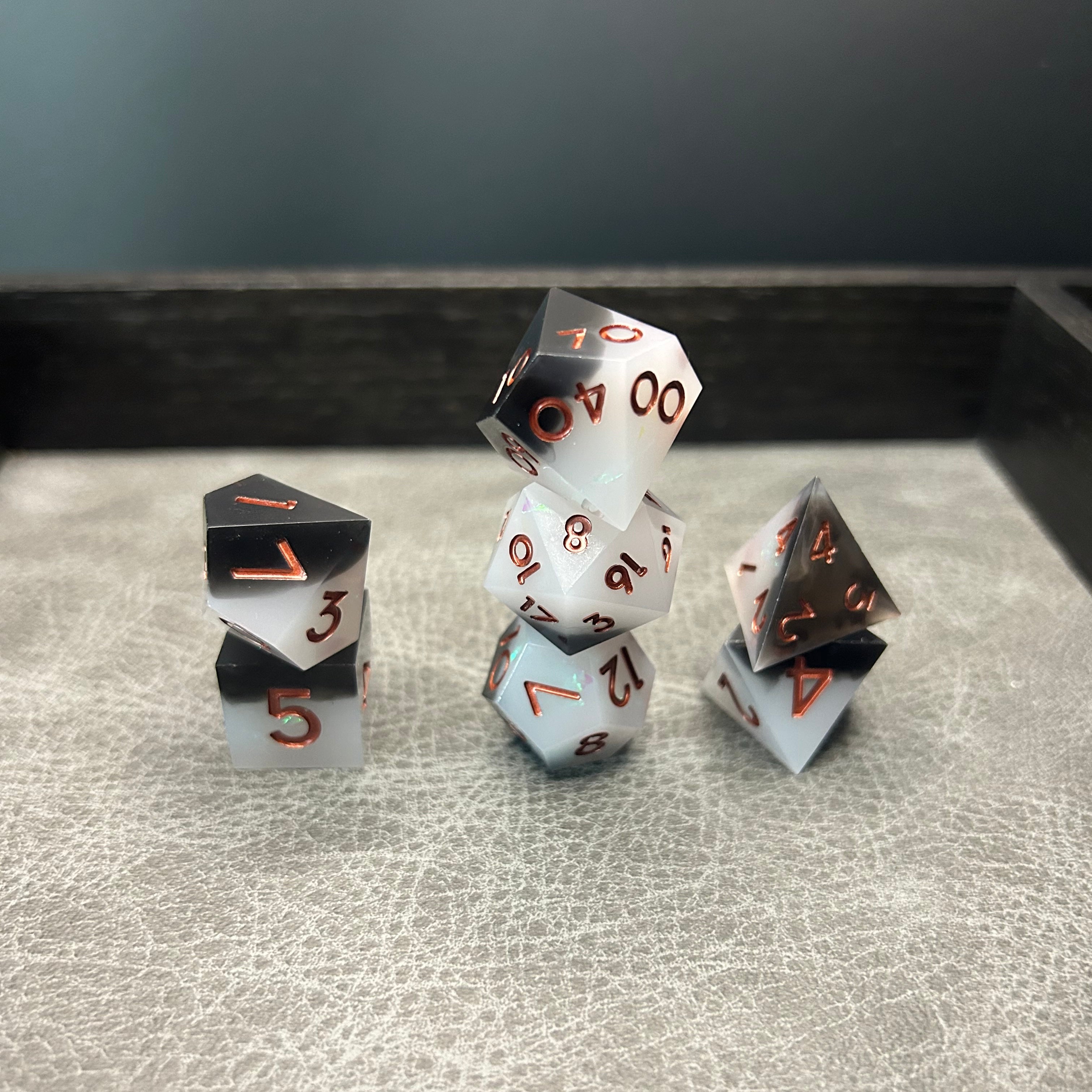 Midnight Dice - 7-delige DND Dobbelstenen Zwart Wit